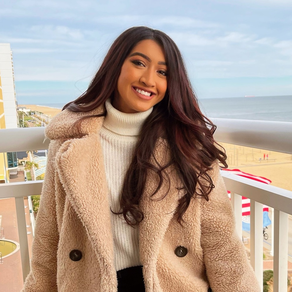 Meet your Posher, Evana